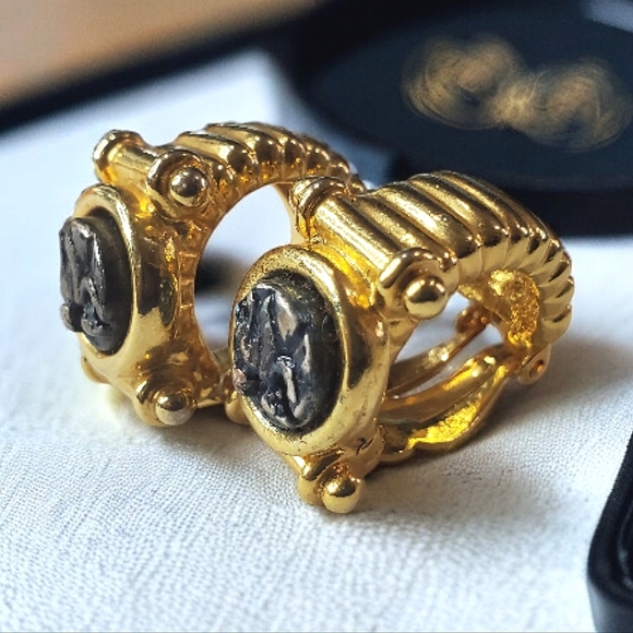 JESARA Vintage 80's Etruscan Coin Clip-on Earrings - Picture 2 of 4